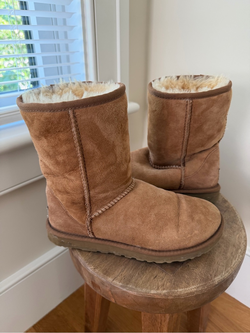 UGG Classic Short Women's Chestnut Suede Shearling Boots - Picture 2 of 6